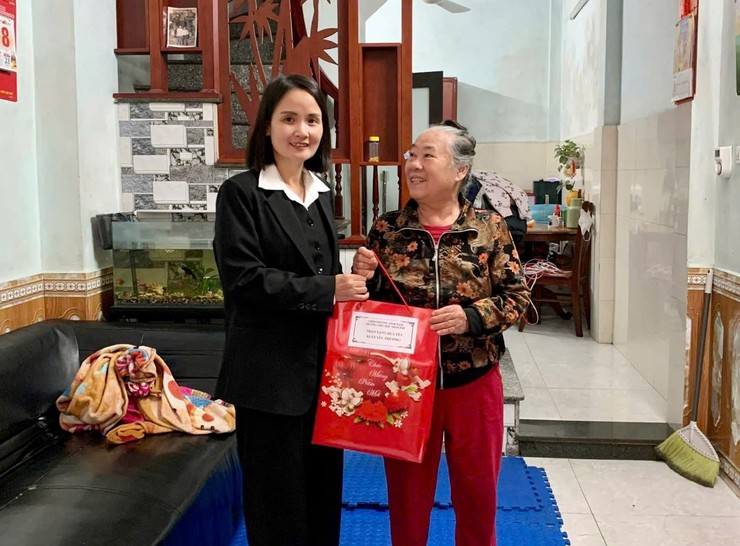 HOẠT ĐỘNG NHÂN ĐẠO SẺ CHIA CỦA THẦY VÀ TRÒ
TRƯỜNG TIỂU HỌC TRẦN PHÚ TRONG DỊP TẾT BÍNH NGỌ 2026- Ảnh 13.