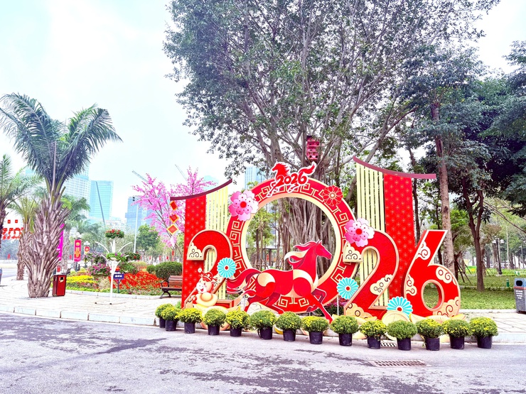 CẦU GIẤY: DIỆN MẠO MỚI - ĐIỂM ĐẾN RỰC RỠ SẮC XUÂN - SẴN SÀNG PHỤC VỤ NHÂN DÂN VUI TẾT BÍNH NGỌ- Ảnh 15.