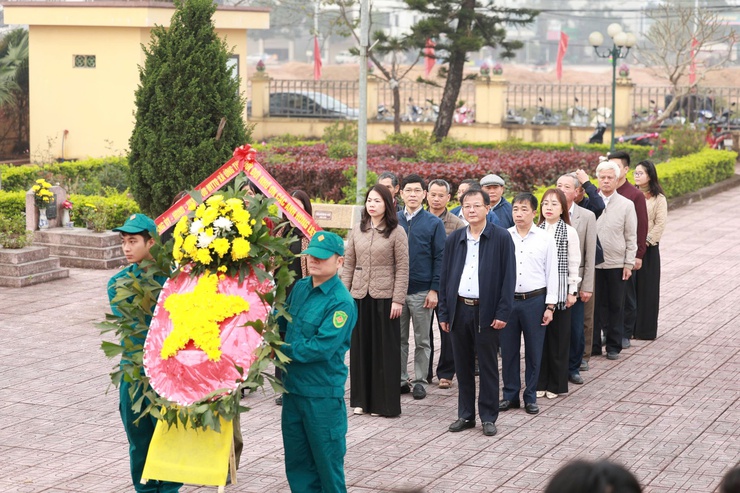 XÃ ỨNG THIÊN DÂNG HƯƠNG TƯỞNG NIỆM CÁC ANH HÙNG LIỆT SĨ NHÂN DỊP TẾT NGUYÊN ĐÁN BÍNH NGỌ 2026- Ảnh 1.