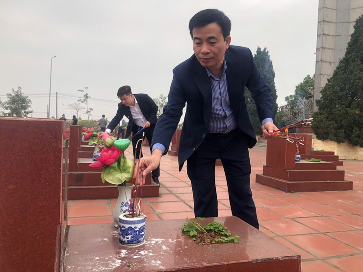 Lễ dâng hương, dâng hoa tại nghĩa trang liệt sĩ Phương Đình- Ảnh 3.