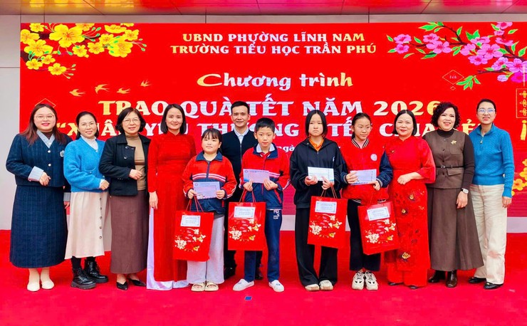 HOẠT ĐỘNG NHÂN ĐẠO SẺ CHIA CỦA THẦY VÀ TRÒ
TRƯỜNG TIỂU HỌC TRẦN PHÚ TRONG DỊP TẾT BÍNH NGỌ 2026- Ảnh 3.