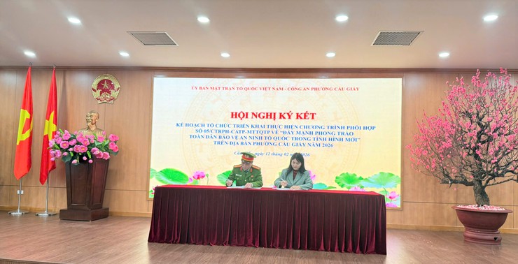 Phường Cầu Giấy ký kết chương trình phối hợp công tác "Đẩy mạnh phong trào toàn dân bảo vệ an ninh Tổ quốc trong tình hình mới".- Ảnh 2.