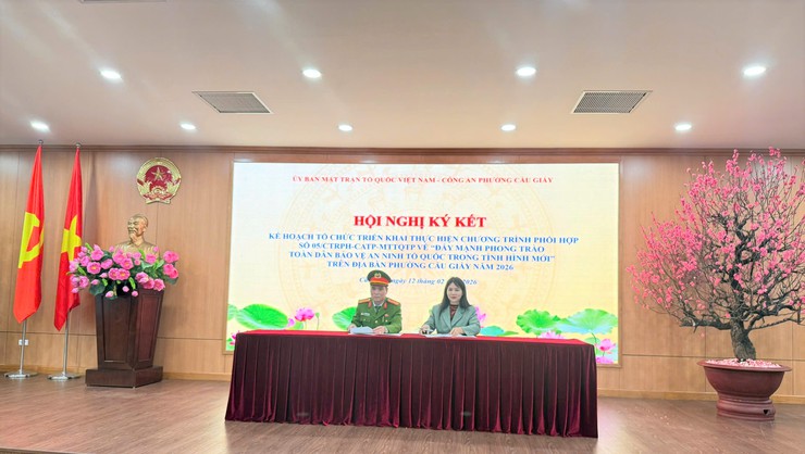 Phường Cầu Giấy ký kết chương trình phối hợp công tác "Đẩy mạnh phong trào toàn dân bảo vệ an ninh Tổ quốc trong tình hình mới".- Ảnh 1.