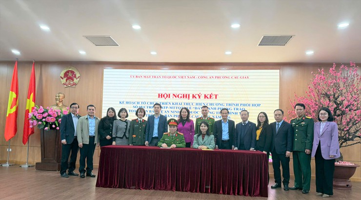 Phường Cầu Giấy ký kết chương trình phối hợp công tác "Đẩy mạnh phong trào toàn dân bảo vệ an ninh Tổ quốc trong tình hình mới".- Ảnh 3.