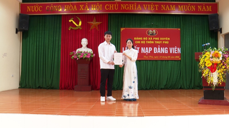 Kết nạp Đảng viên cho quần chúng ưu tú thôn Thụy Phú- Ảnh 4.