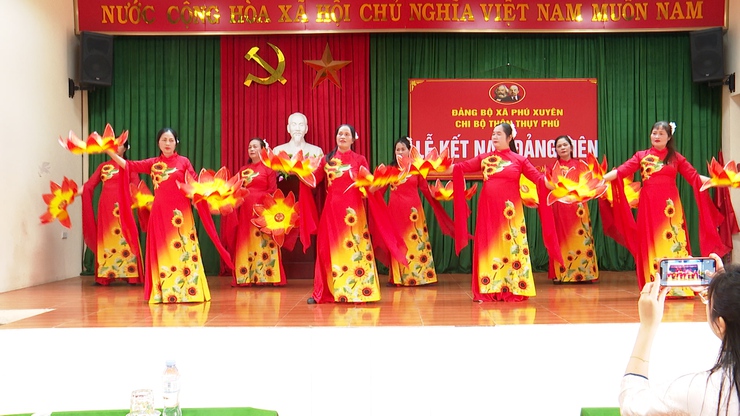 Kết nạp Đảng viên cho quần chúng ưu tú thôn Thụy Phú- Ảnh 2.