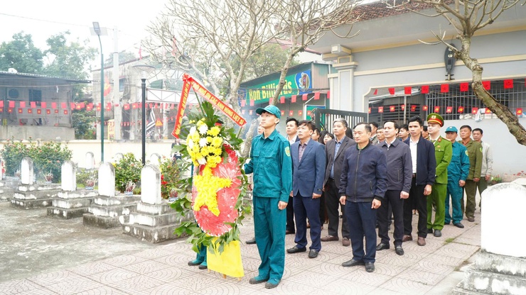 XÃ ỨNG THIÊN DÂNG HƯƠNG TƯỞNG NIỆM CÁC ANH HÙNG LIỆT SĨ NHÂN DỊP TẾT NGUYÊN ĐÁN BÍNH NGỌ 2026- Ảnh 5.