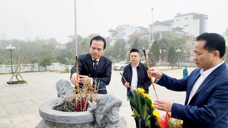 ĐẢNG ỦY – HĐND – UBND – ỦY BAN MTTQ VIỆT NAM PHƯỜNG ĐÔNG NGẠC ĐẶT VÒNG HOA, DÂNG HƯƠNG TRI ÂN CÁC ANH HÙNG LIỆT SĨ NHÂN DỊP TẾT NGUYÊN ĐÁN BÍNH NGỌ 2026- Ảnh 6.