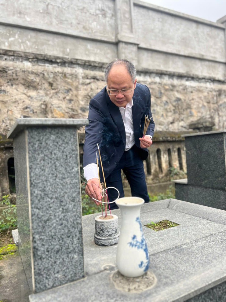 CÁC ĐỒNG CHÍ LÃNH ĐẠO XÃ VIẾNG NGHĨA TRANG LIỆT SỸ NHÂN DỊP TẾT NGUYÊN ĐÁN BÍNH NGỌ 2026- Ảnh 3.