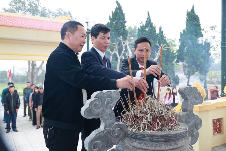 XÃ ỨNG THIÊN DÂNG HƯƠNG TƯỞNG NIỆM CÁC ANH HÙNG LIỆT SĨ NHÂN DỊP TẾT NGUYÊN ĐÁN BÍNH NGỌ 2026- Ảnh 10.