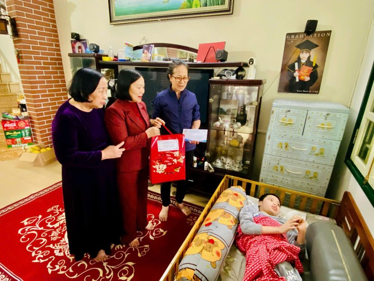 HOẠT ĐỘNG NHÂN ĐẠO SẺ CHIA CỦA THẦY VÀ TRÒ
TRƯỜNG TIỂU HỌC TRẦN PHÚ TRONG DỊP TẾT BÍNH NGỌ 2026- Ảnh 6.