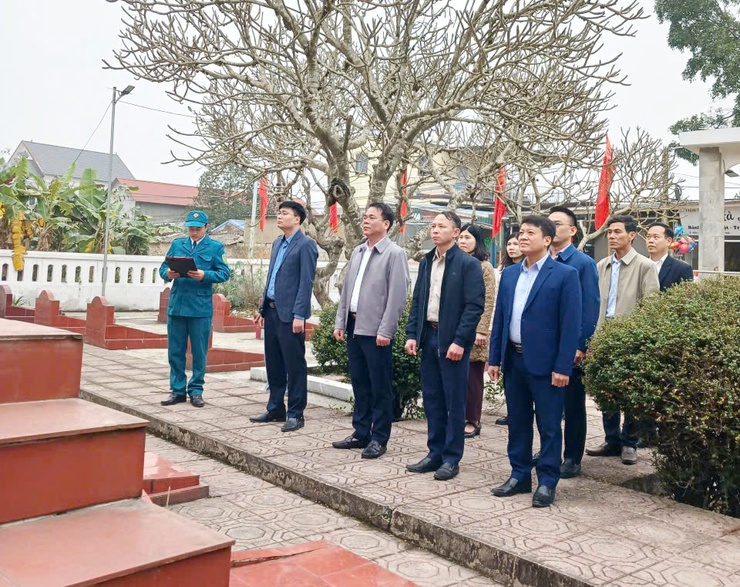 Đảng ủy, HĐND, UBND, Ủy ban Mặt trận Tổ quốc xã Trần Phú đã tổ chức Lễ viếng tại 04 nghĩa trang Liệt sỹ xã- Ảnh 2.