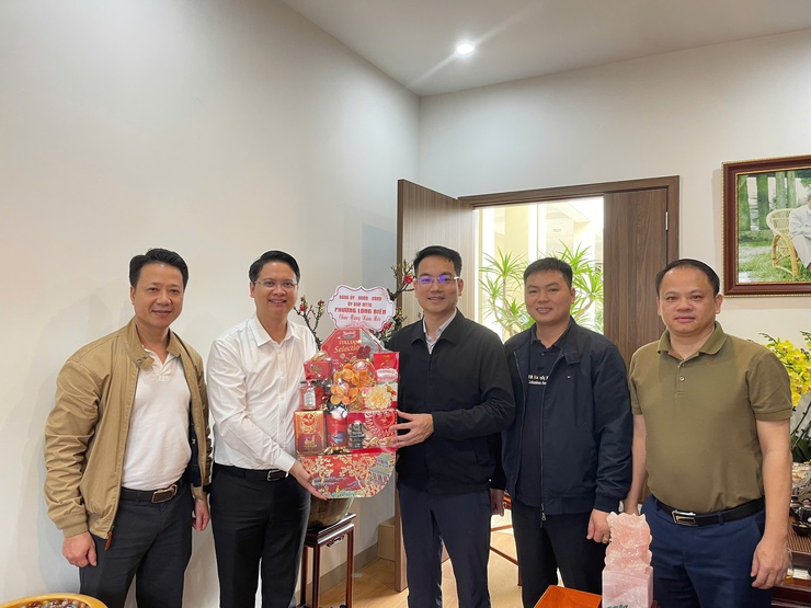 Phường Long Biên chúc Tết Nguyên đán Bính Ngọ 2026 các đơn vị trên địa bàn- Ảnh 7.