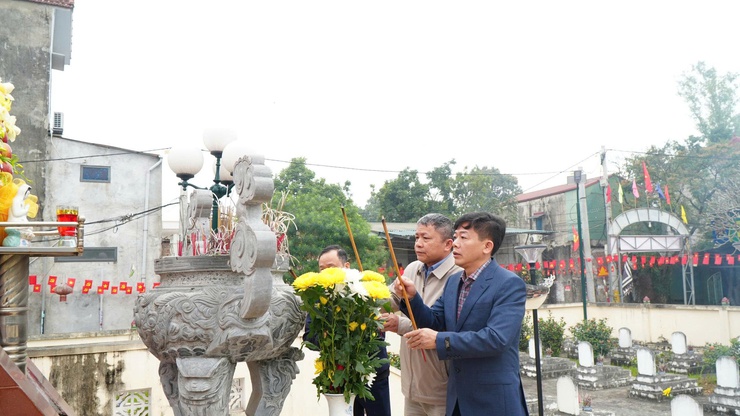 XÃ ỨNG THIÊN DÂNG HƯƠNG TƯỞNG NIỆM CÁC ANH HÙNG LIỆT SĨ NHÂN DỊP TẾT NGUYÊN ĐÁN BÍNH NGỌ 2026- Ảnh 6.
