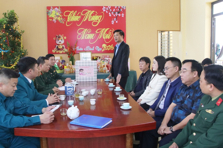 Đảng ủy, HĐND, UBND, Ủy ban MTTQ Việt Nam xã thăm, chúc Tết các đơn vị trực dịp Tết Nguyên Đán- Ảnh 2.