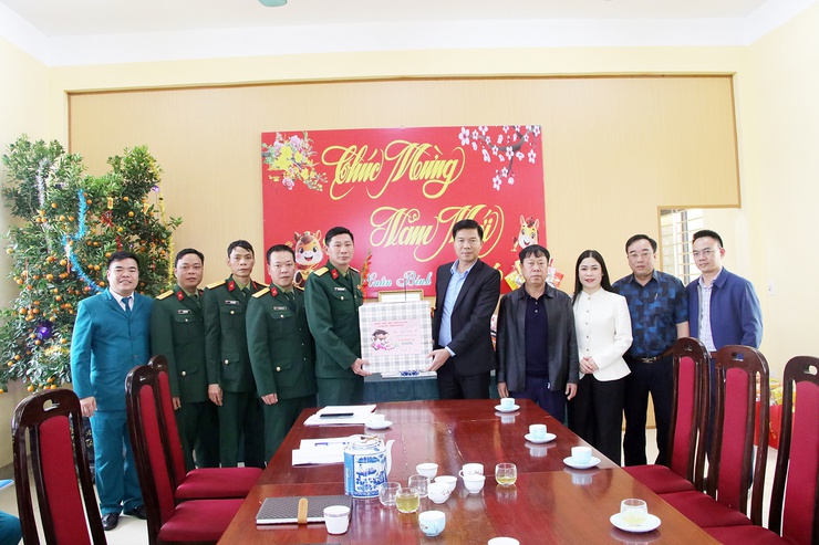 Đảng ủy, HĐND, UBND, Ủy ban MTTQ Việt Nam xã thăm, chúc Tết các đơn vị trực dịp Tết Nguyên Đán- Ảnh 3.