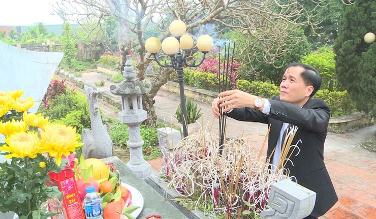 Lãnh đạo xã Phúc Lộc dâng hương tưởng niệm các anh hùng Liệt sĩ nhân dịp Tết Nguyên đán Bính Ngọ 2026- Ảnh 1.