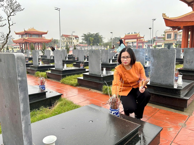 Lãnh đạo xã Phúc Lộc dâng hương tưởng niệm các anh hùng Liệt sĩ nhân dịp Tết Nguyên đán Bính Ngọ 2026- Ảnh 9.