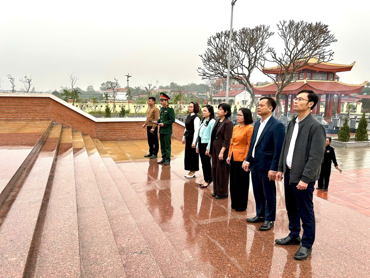 Lãnh đạo xã Phúc Lộc dâng hương tưởng niệm các anh hùng Liệt sĩ nhân dịp Tết Nguyên đán Bính Ngọ 2026- Ảnh 3.