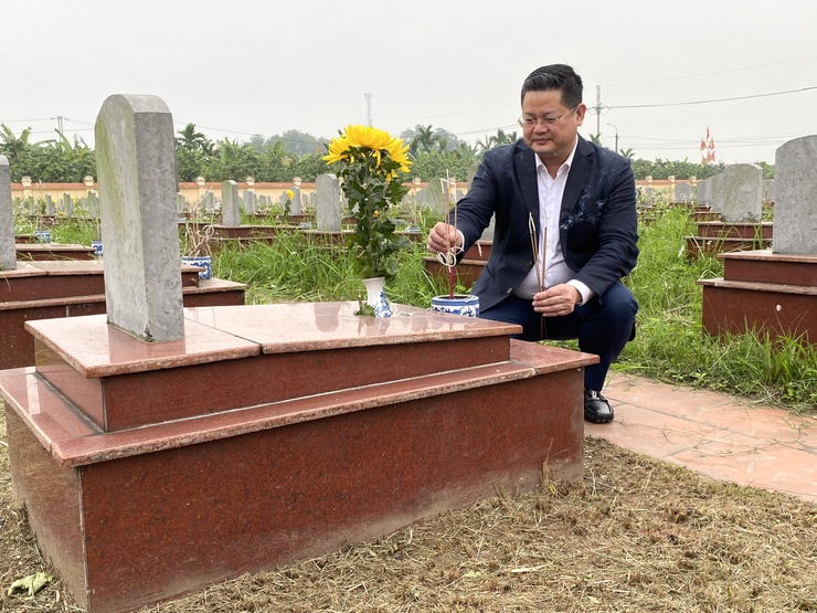 Lãnh đạo xã Phúc Lộc dâng hương tưởng niệm các anh hùng Liệt sĩ nhân dịp Tết Nguyên đán Bính Ngọ 2026- Ảnh 8.