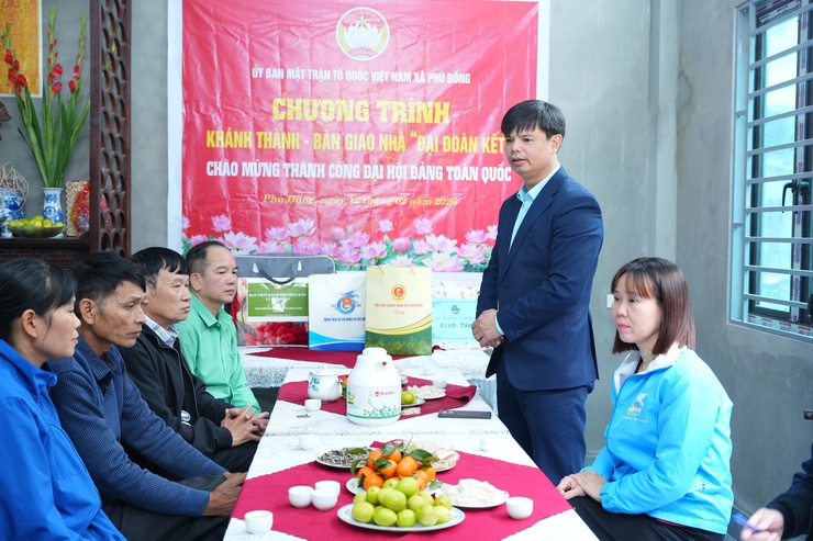 ỦY BAN MTTQ VIỆT NAM XÃ PHÙ ĐỔNG BÀN GIAO NHÀ ĐẠI ĐOÀN KẾT CHÀO MỪNG THÀNH CÔNG ĐẠI HỘI ĐẢNG TOÀN QUỐC - Ảnh 7.