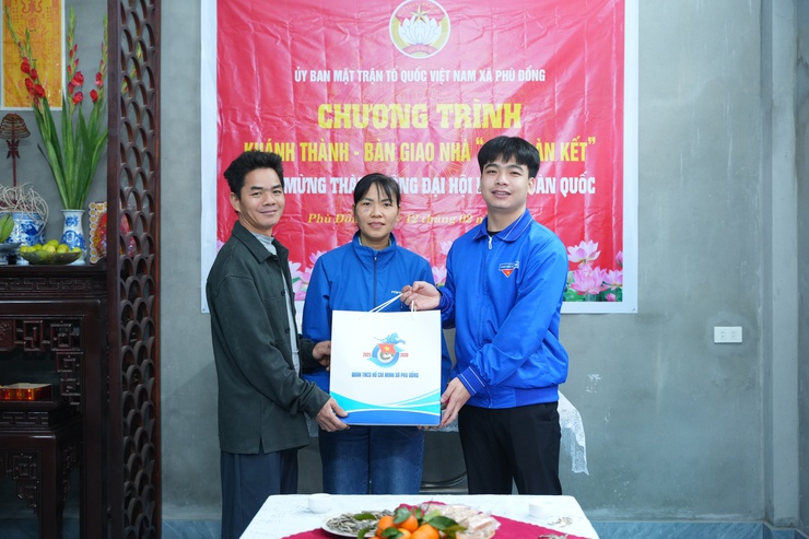 ỦY BAN MTTQ VIỆT NAM XÃ PHÙ ĐỔNG BÀN GIAO NHÀ ĐẠI ĐOÀN KẾT CHÀO MỪNG THÀNH CÔNG ĐẠI HỘI ĐẢNG TOÀN QUỐC - Ảnh 6.