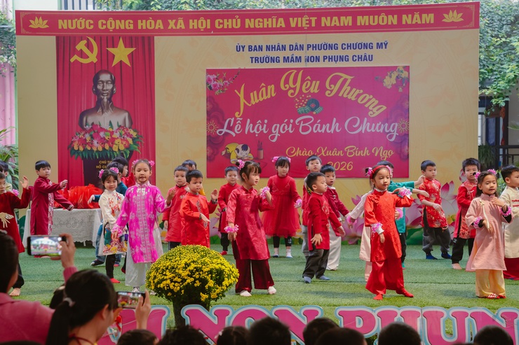 Lễ hội gói bánh chưng mang “Xuân yêu thương” đến học sinh Trường Mầm non Phụng Châu- Ảnh 7.