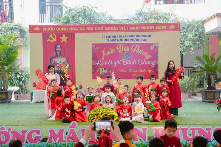 Lễ hội gói bánh chưng mang “Xuân yêu thương” đến học sinh Trường Mầm non Phụng Châu- Ảnh 3.