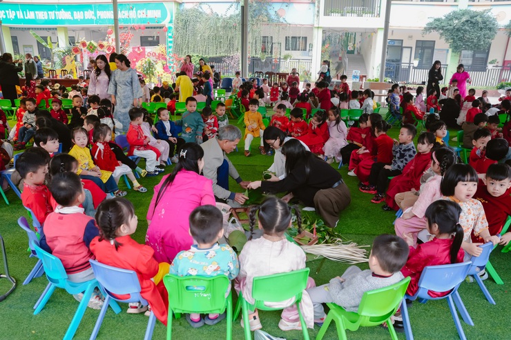 Lễ hội gói bánh chưng mang “Xuân yêu thương” đến học sinh Trường Mầm non Phụng Châu- Ảnh 16.