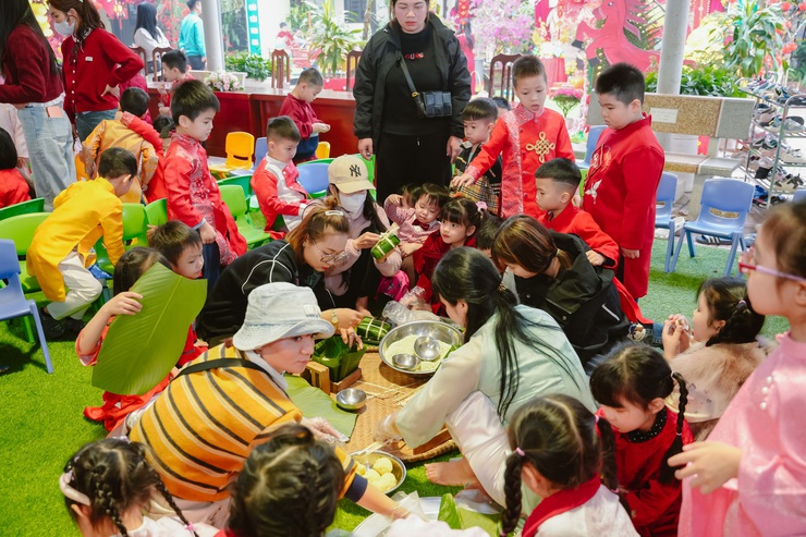 Lễ hội gói bánh chưng mang “Xuân yêu thương” đến học sinh Trường Mầm non Phụng Châu- Ảnh 18.