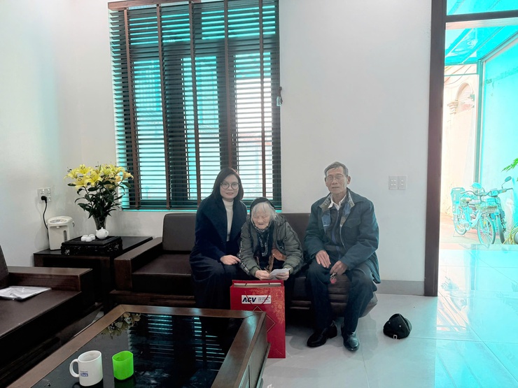 Ủy ban MTTQ Việt Nam xã và Hội Chữ thập đỏ xã trao quà tết cho hộ có hoàn cảnh khó khăn, cựu thanh niên xung phong và người nhiễm chất độc da cam dioxin- Ảnh 16.