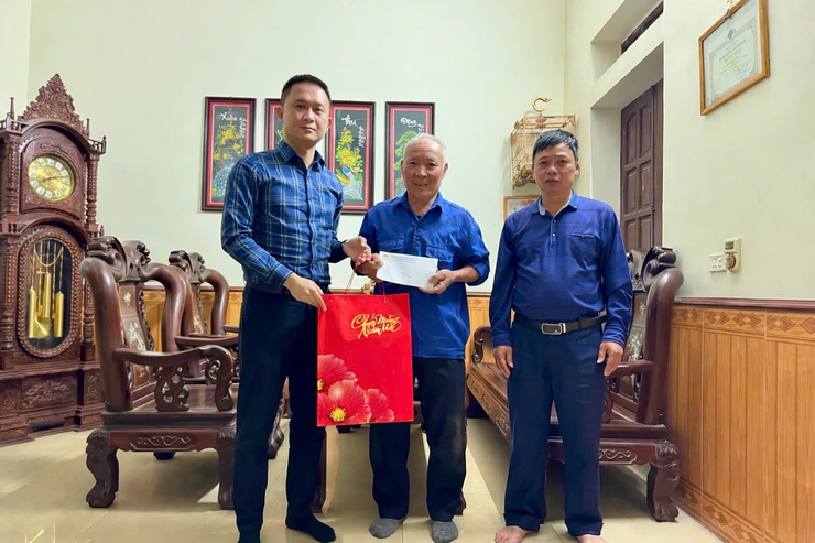 Ủy ban MTTQ Việt Nam xã và Hội Chữ thập đỏ xã trao quà tết cho hộ có hoàn cảnh khó khăn, cựu thanh niên xung phong và người nhiễm chất độc da cam dioxin- Ảnh 14.