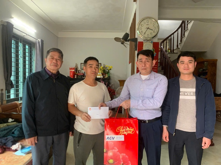 Ủy ban MTTQ Việt Nam xã và Hội Chữ thập đỏ xã trao quà tết cho hộ có hoàn cảnh khó khăn, cựu thanh niên xung phong và người nhiễm chất độc da cam dioxin- Ảnh 10.