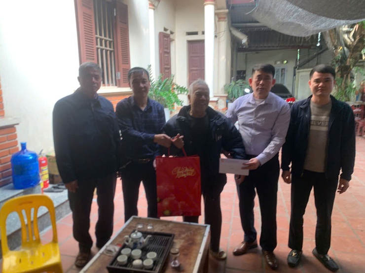 Ủy ban MTTQ Việt Nam xã và Hội Chữ thập đỏ xã trao quà tết cho hộ có hoàn cảnh khó khăn, cựu thanh niên xung phong và người nhiễm chất độc da cam dioxin- Ảnh 9.