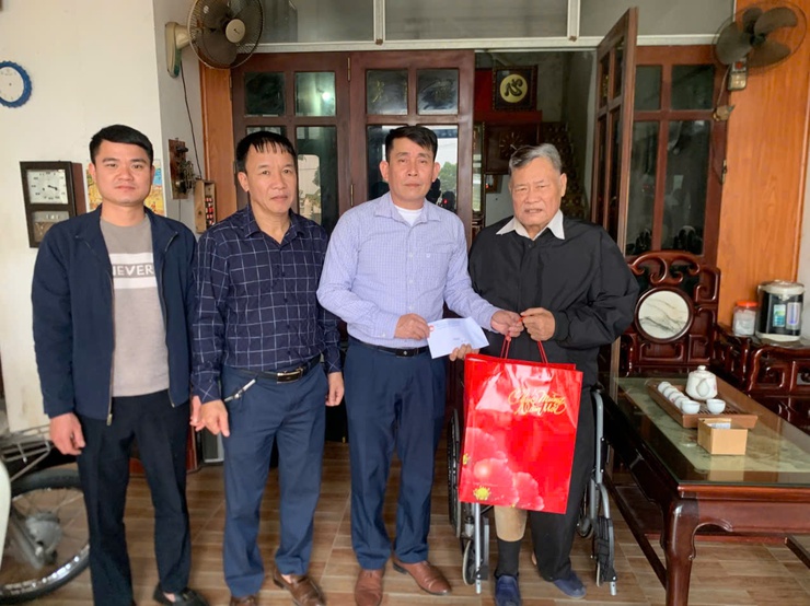 Ủy ban MTTQ Việt Nam xã và Hội Chữ thập đỏ xã trao quà tết cho hộ có hoàn cảnh khó khăn, cựu thanh niên xung phong và người nhiễm chất độc da cam dioxin- Ảnh 8.