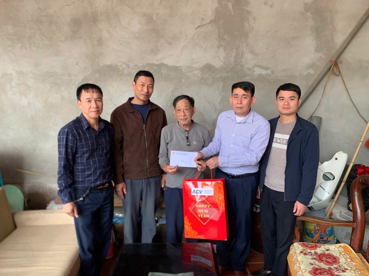 Ủy ban MTTQ Việt Nam xã và Hội Chữ thập đỏ xã trao quà tết cho hộ có hoàn cảnh khó khăn, cựu thanh niên xung phong và người nhiễm chất độc da cam dioxin- Ảnh 11.