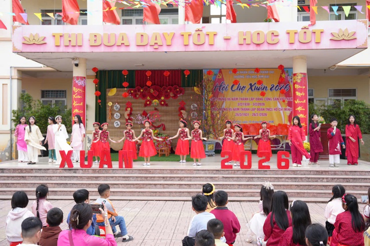 TRƯỜNG TH KIM BÀI: RỘN RÀNG HỘI CHỢ XUÂN– LAN TỎA YÊU THƯƠNG, GÌN GIỮ NÉT ĐẸP TRUYỀN THỐNG- Ảnh 1.