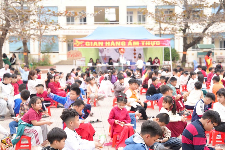 TRƯỜNG TH KIM BÀI: RỘN RÀNG HỘI CHỢ XUÂN– LAN TỎA YÊU THƯƠNG, GÌN GIỮ NÉT ĐẸP TRUYỀN THỐNG- Ảnh 2.