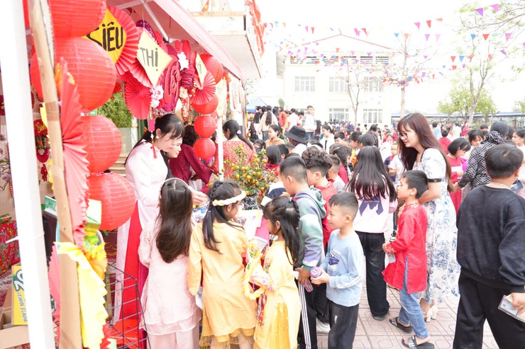 TRƯỜNG TH KIM BÀI: RỘN RÀNG HỘI CHỢ XUÂN– LAN TỎA YÊU THƯƠNG, GÌN GIỮ NÉT ĐẸP TRUYỀN THỐNG- Ảnh 6.