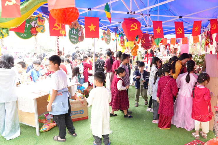 TRƯỜNG TH KIM BÀI: RỘN RÀNG HỘI CHỢ XUÂN– LAN TỎA YÊU THƯƠNG, GÌN GIỮ NÉT ĐẸP TRUYỀN THỐNG- Ảnh 7.