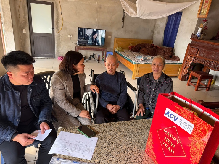 Ủy ban MTTQ Việt Nam xã và Hội Chữ thập đỏ xã trao quà tết cho hộ có hoàn cảnh khó khăn, cựu thanh niên xung phong và người nhiễm chất độc da cam dioxin- Ảnh 6.