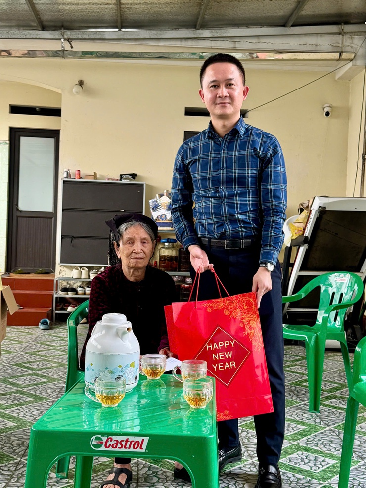 Ủy ban MTTQ Việt Nam xã và Hội Chữ thập đỏ xã trao quà tết cho hộ có hoàn cảnh khó khăn, cựu thanh niên xung phong và người nhiễm chất độc da cam dioxin- Ảnh 15.