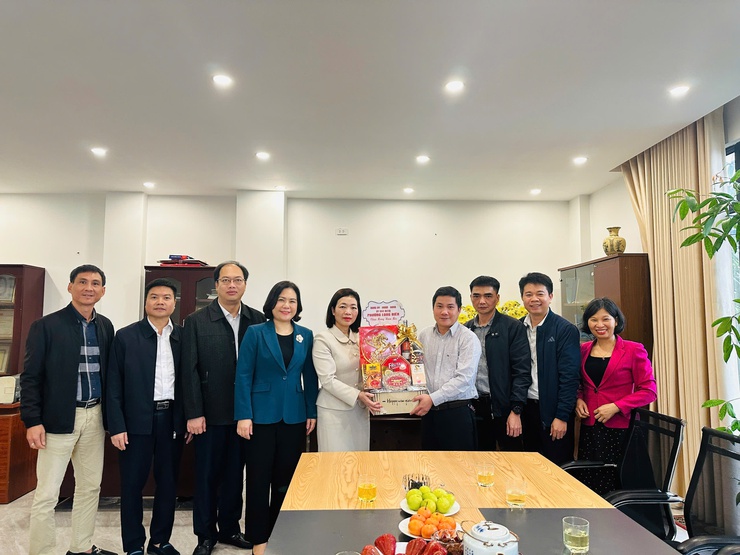 Phường Long Biên chúc Tết Nguyên đán Bính Ngọ 2026 các đơn vị trên địa bàn- Ảnh 5.