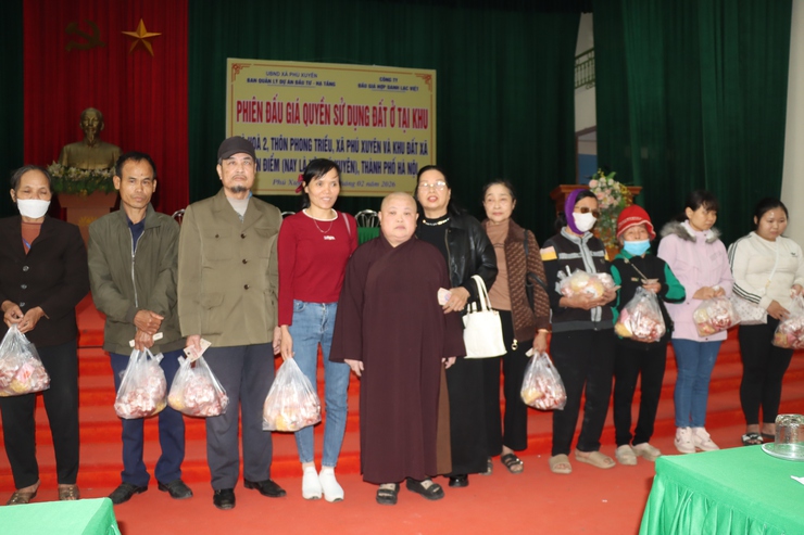 Trao hơn 100 xuất quà cho người khiếm thị có hoàn cảnh khó khăn dịp Tết Nguyên đán Bính Ngọ 2026- Ảnh 1.