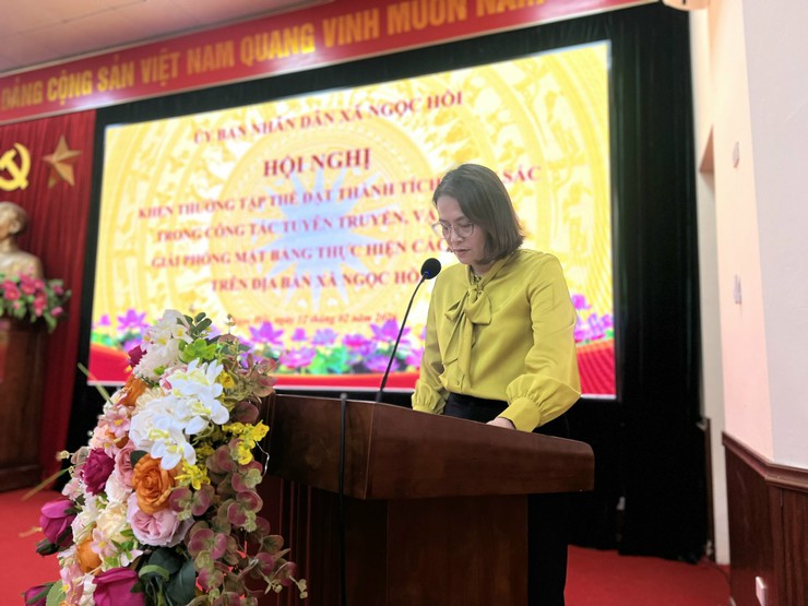 Xã Ngọc Hồi biểu dương các tập thể tiêu biểu trong công tác tuyên truyền, vận động di chuyển mộ, giải phóng mặt bằng – Nền tảng tạo đột phá cho phát triển bền vững- Ảnh 1.