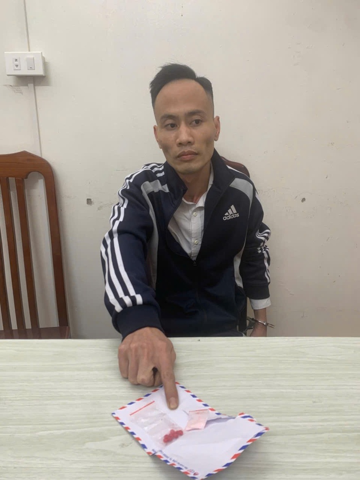 Công an xã Phú Nghĩa lập nhiều chiến công trên mặt trận phòng, chống ma túy - Giữ bình yên cho nhân dân vui xuân, đón Tết Bính Ngọ 2026- Ảnh 4. Công an xã Phú Nghĩa lập nhiều chiến công trên mặt trận phòng, chống ma túy - Giữ bình yên cho nhân dân vui xuân, đón Tết Bính Ngọ 2026- Ảnh 4.