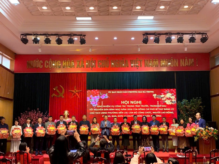 UBND phường tổ chức gặp mặt, chúc Tết và giao nhiệm vụ trọng tâm Xuân Bính Ngọ 2026- Ảnh 5.