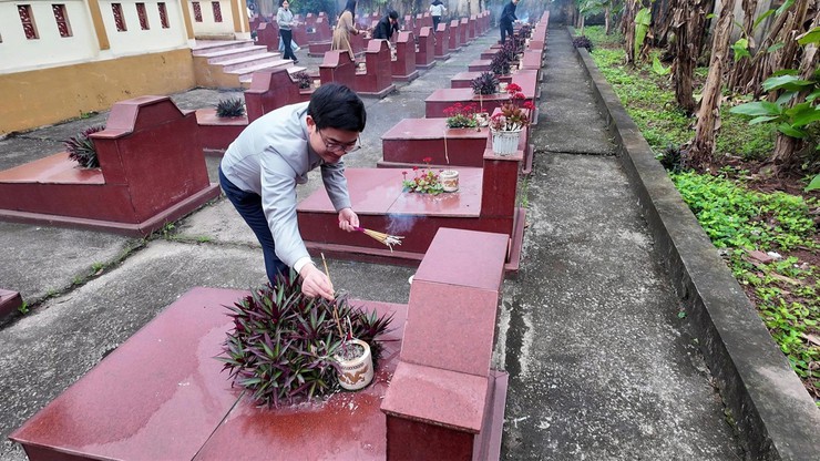 Các đồng chí lãnh đạo xã An Khánh viếng nghĩa trang liệt sĩ nhân dịp Tết Nguyên đán Bính Ngọ 2026- Ảnh 10.