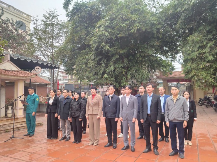 Các đồng chí lãnh đạo xã An Khánh viếng nghĩa trang liệt sĩ nhân dịp Tết Nguyên đán Bính Ngọ 2026- Ảnh 3.