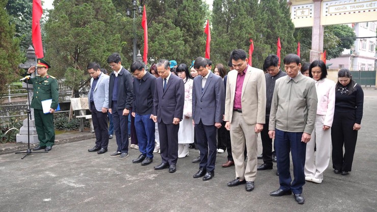 Các đồng chí lãnh đạo xã An Khánh viếng nghĩa trang liệt sĩ nhân dịp Tết Nguyên đán Bính Ngọ 2026- Ảnh 5.